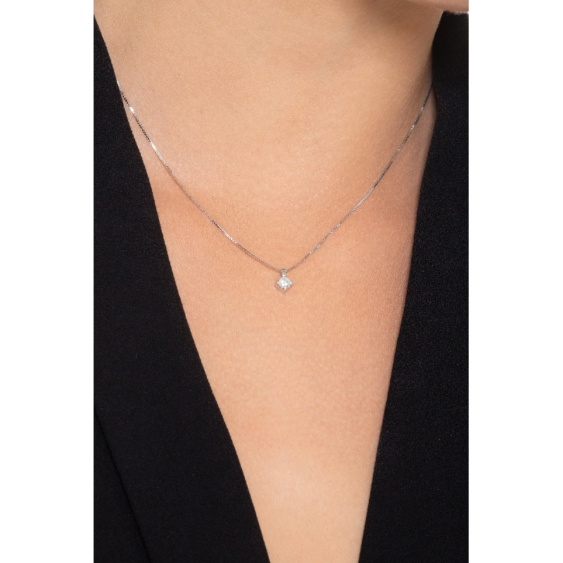 Collier pendentif solitaire en or blanc 18k et diamant 0.20 ct