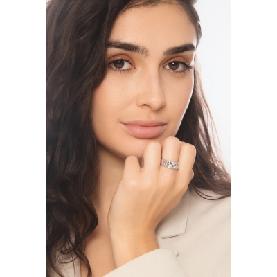 Bague Bande en Or Blanc 18 Carats avec Cœurs en Diamants