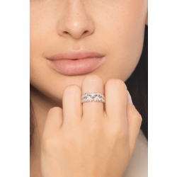 Bague Bande en Or Blanc 18 Carats avec Cœurs en Diamants 2