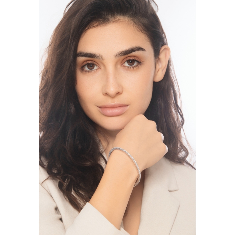 Bracelet tennis griffe elastique en or blanc 750 avec diamants