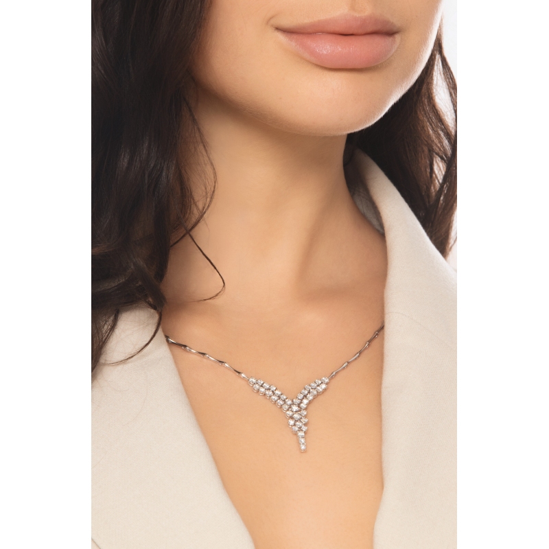 Collier en Y semi-rigide en cascade en or blanc 18k avec diamants
