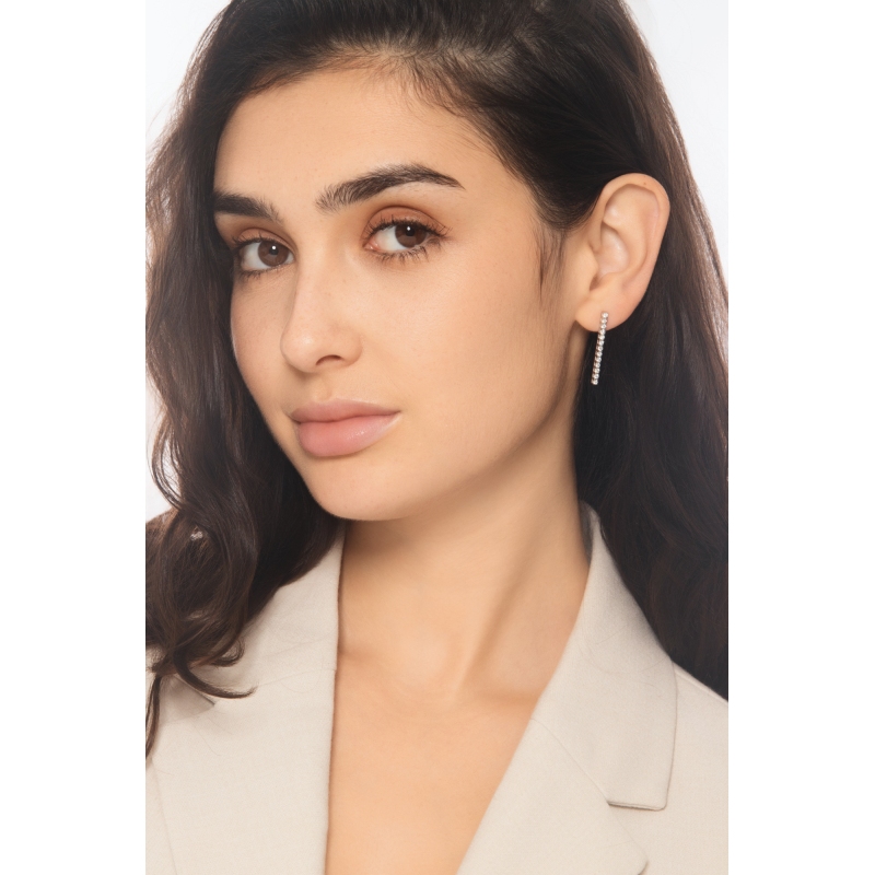 Boucles d’oreilles tennis linéaires en or blanc 18k avec diamants