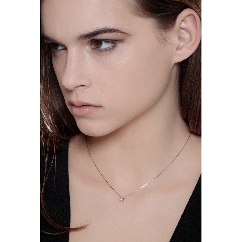 Collier pendentif solitaire en or blanc 18k avec diamant 0.10 ct