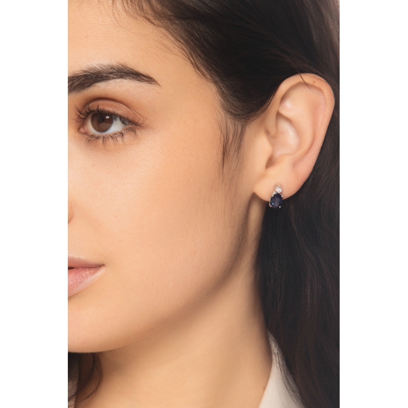 Puces en or blanc 18k avec diamants et saphirs bleus