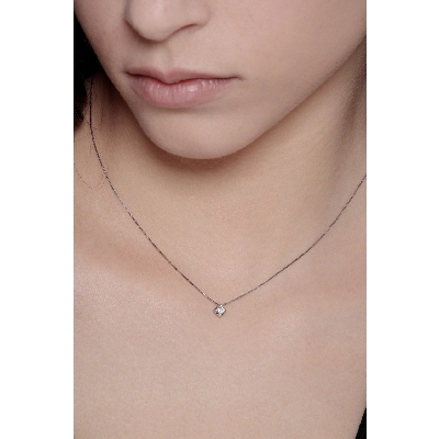 Collier pendentif solitaire en or blanc 18k avec diamant 0.10 ct