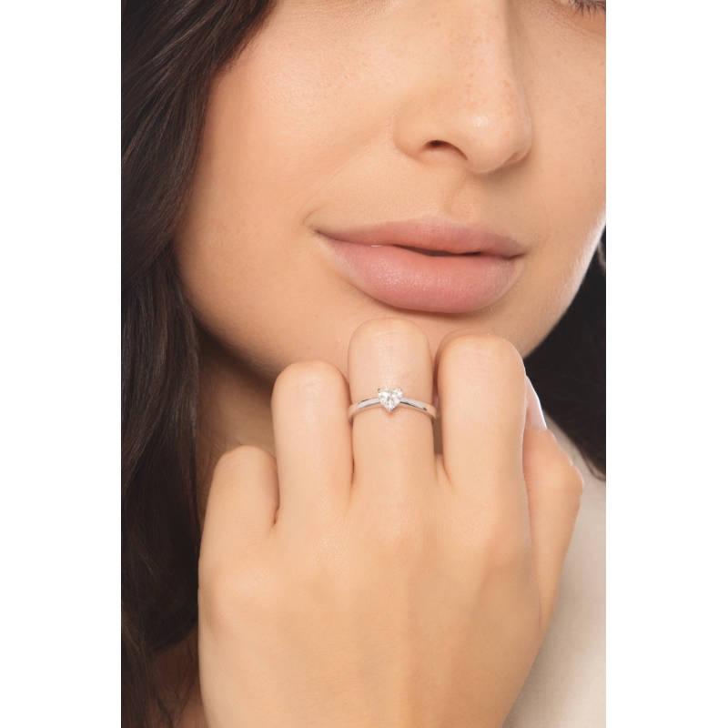 Bague solitaire or blanc 18k avec diamant coeur GIA 0.50 ct 