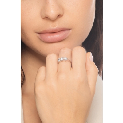 Bague en or blanc 18 carats avec 3 diamants CT 1,20