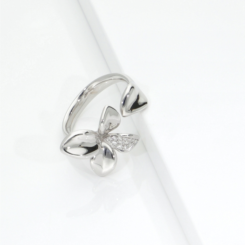 Bague ouverte fleur en or blanc et diamants