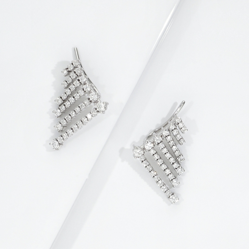 Boucles d’oreilles cascade en or blanc 18k avec diamants