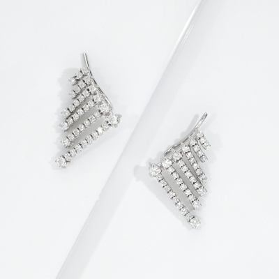 Boucles d’oreilles cascade en or blanc 18k avec diamants