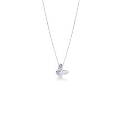 Collier en or blanc 18k avec pendentif papillon et diamants 8x8 mm