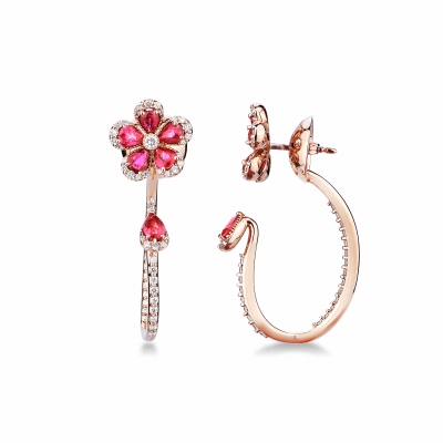 Boucles d’oreilles design en or rose avec fleur rubis et diamants
