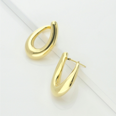 Boucles d’oreilles pendantes ovales en or jaune 18k