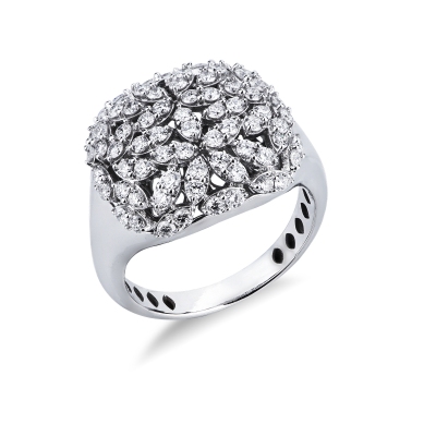 Bague en or blanc avec diamants en design fausses navettes