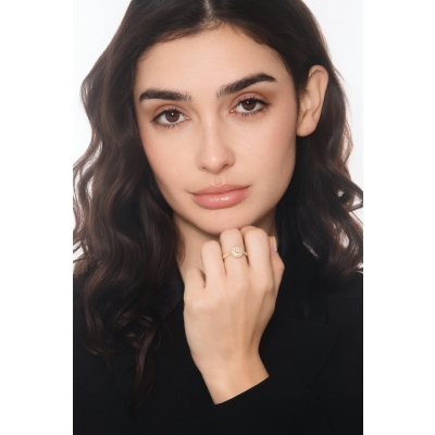 Bague centrale en or jaune avec diamants