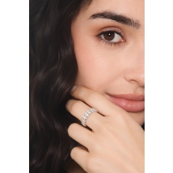 Bague type alliance en or blanc 18k avec diamants 2