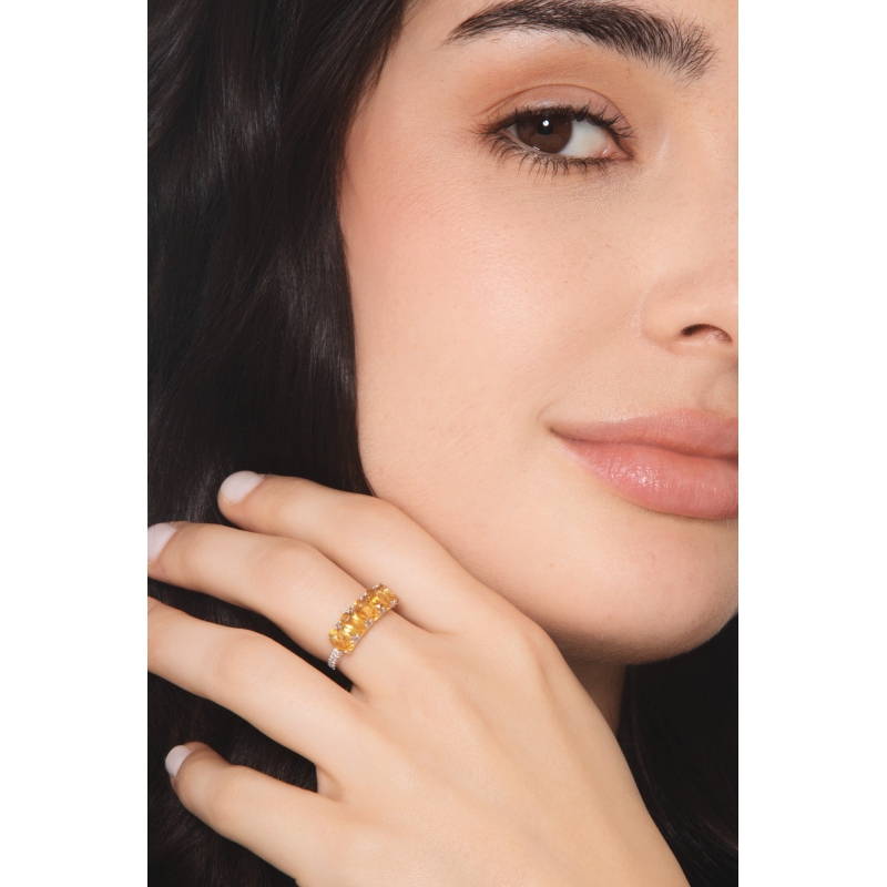 Bague en or blanc 18k avec un diamant et 5 citrines
