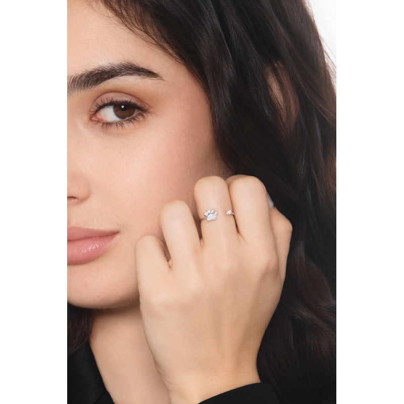 Bague ouverte en or blanc avec patte et diamants