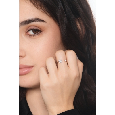 Bague ouverte en or blanc avec patte et diamants