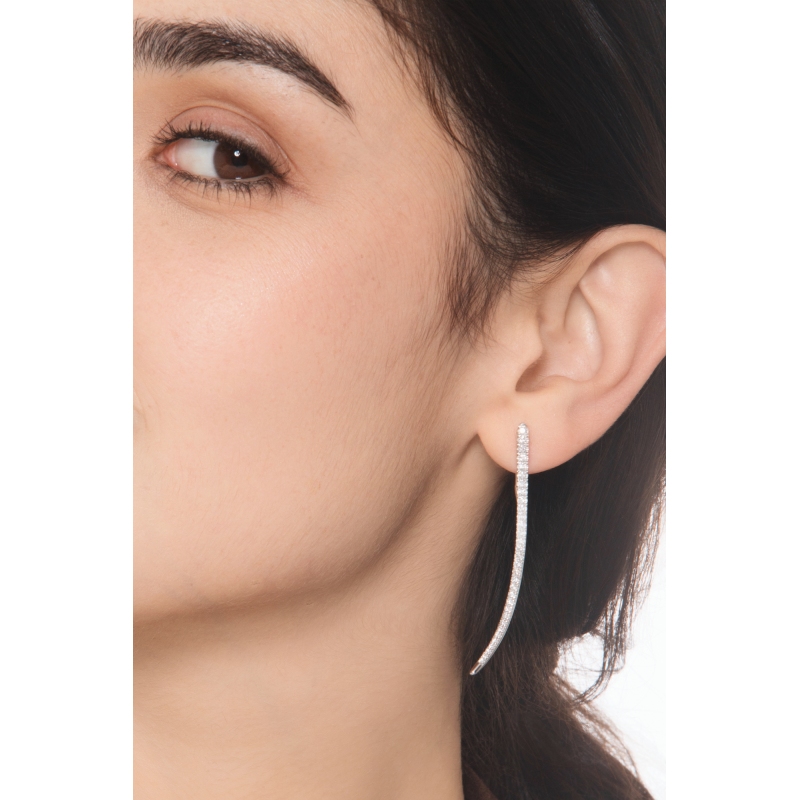 Boucles d’oreilles en or blanc 18k avec rangée de diamants