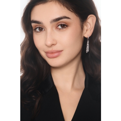 Boucles d’oreilles pendantes en or blanc 18k avec diamants en tissu