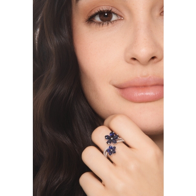 Bague ouverte en or blanc avec double fleur, saphirs et diamants