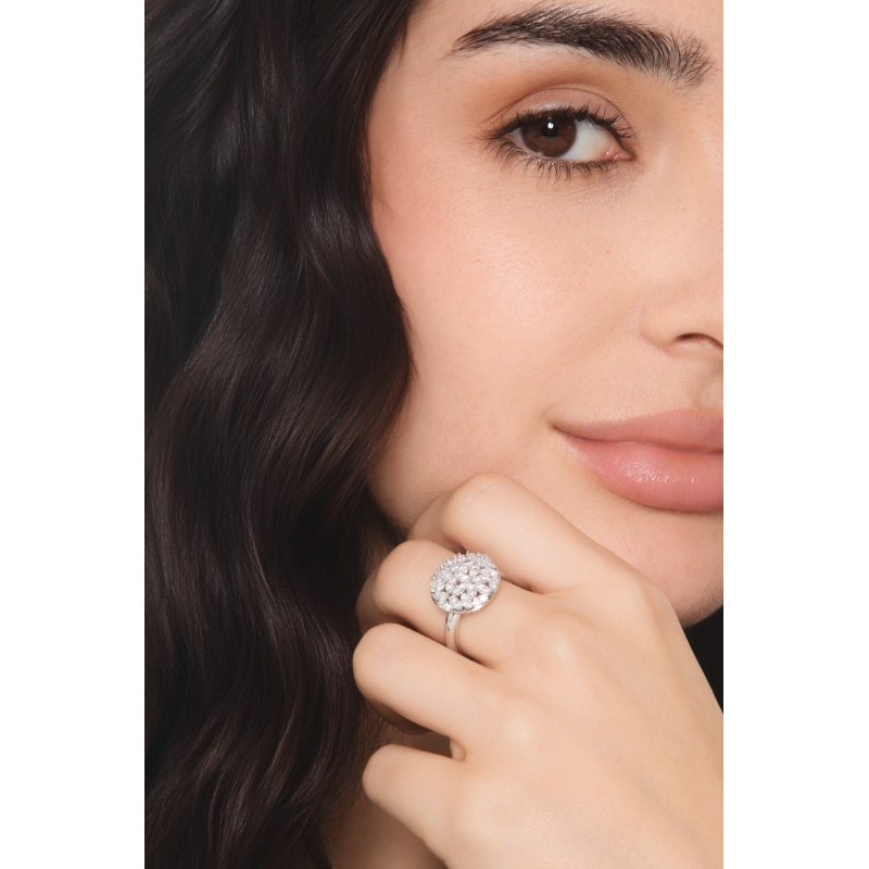 Bague ronde en or blanc 750 avec diamants