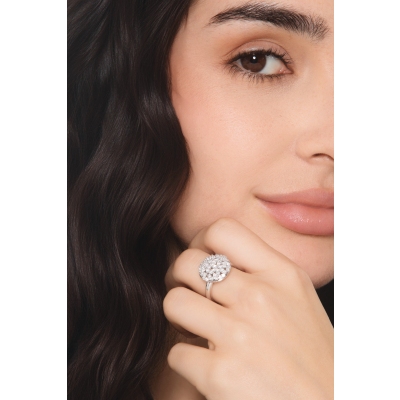 Bague ronde en or blanc 750 avec diamants