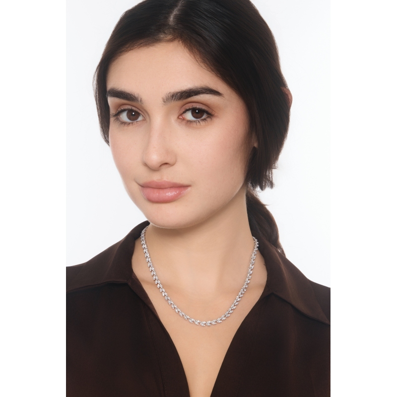 Collier en or blanc avec diamants navette