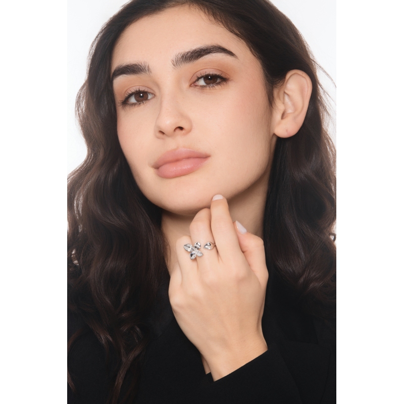 Bague ouverte fleur en or blanc et diamants