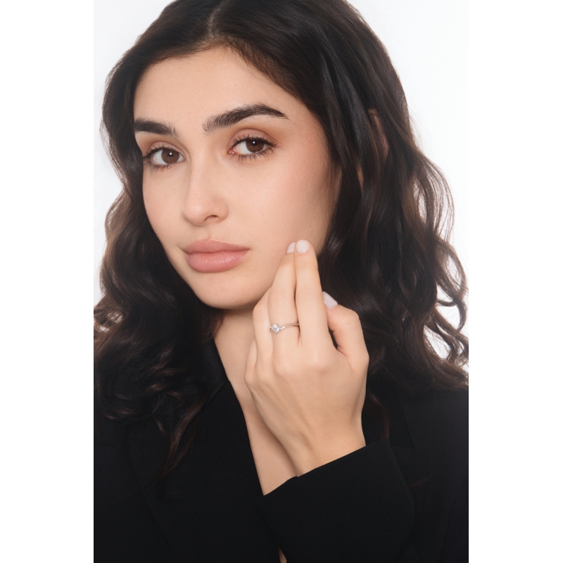 Bague de fiançailles en or blanc 18k avec un diamant 0.50 ct