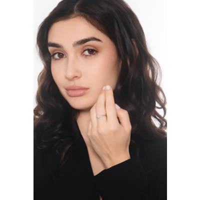 Bague de fiançailles en or blanc 18k avec un diamant 0.50 ct