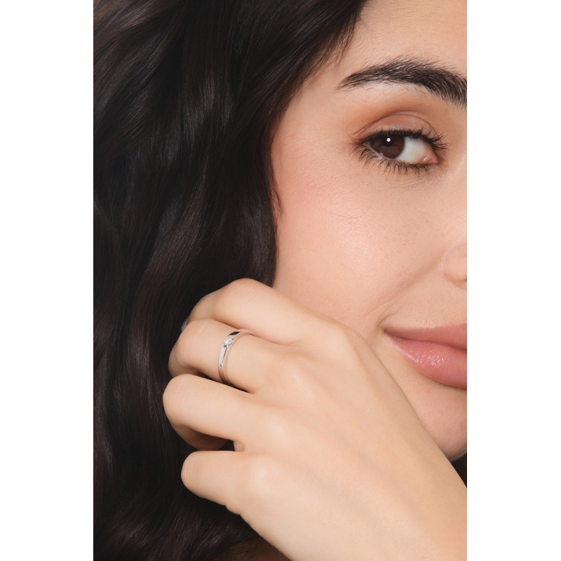 Bague solitaire en or blanc 18k avec diamant brillant CT 0,10