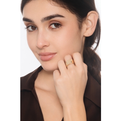 Bague en or jaune 18k design bande rectangulaire