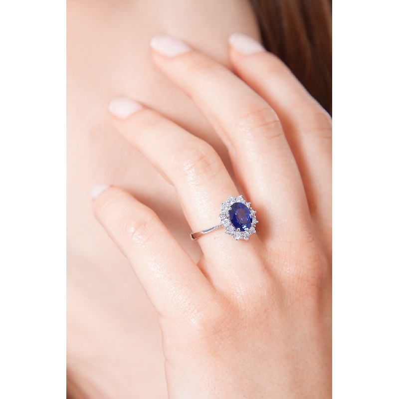 Bague halo en or blanc 18k avec saphir bleu  9x7 mm