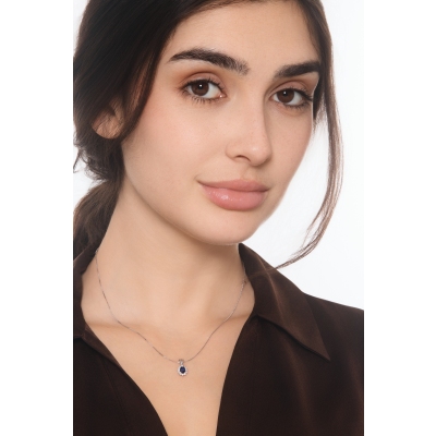 Collier contourné en or blanc 18k avec saphir et diamants