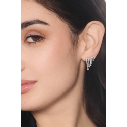 Boucles d’oreilles cascade en or blanc 18k avec diamants 2