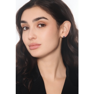 Boucles d’oreilles contournées en or blanc 18k avec saphir bleu et diamants