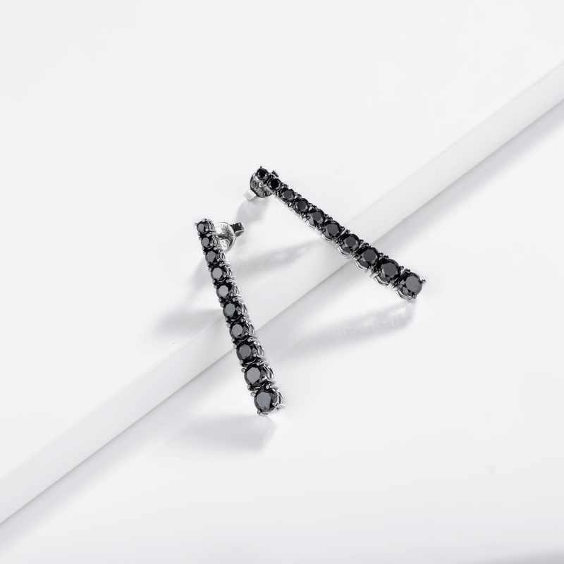 Boucles d oreilles tennis en or blanc 18k avec diamants noirs