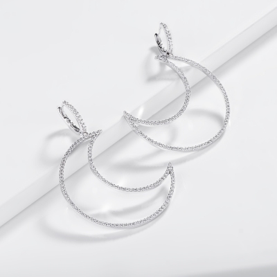 Pendantes demi-lune en or blanc 18 carats avec diamants