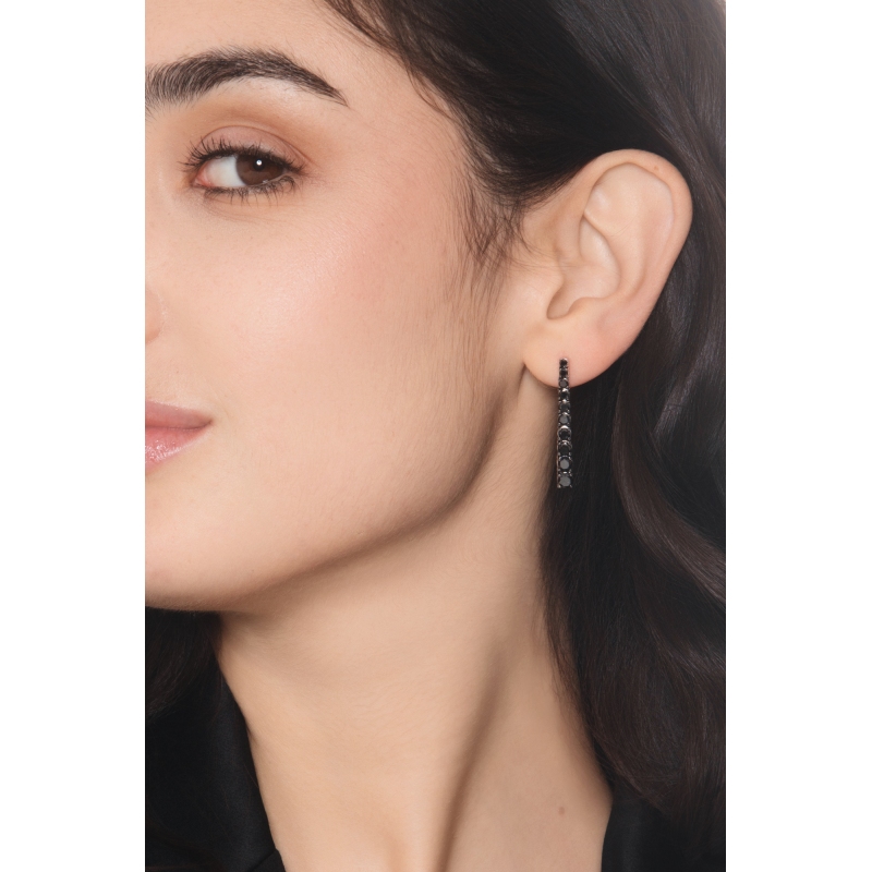 Boucles d oreilles tennis en or blanc 18k avec diamants noirs