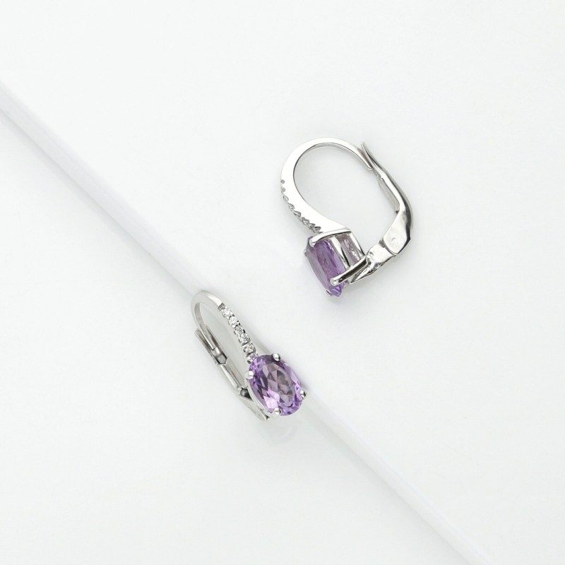Boucles d'oreilles en or blanc 18k avec améthystes et diamants