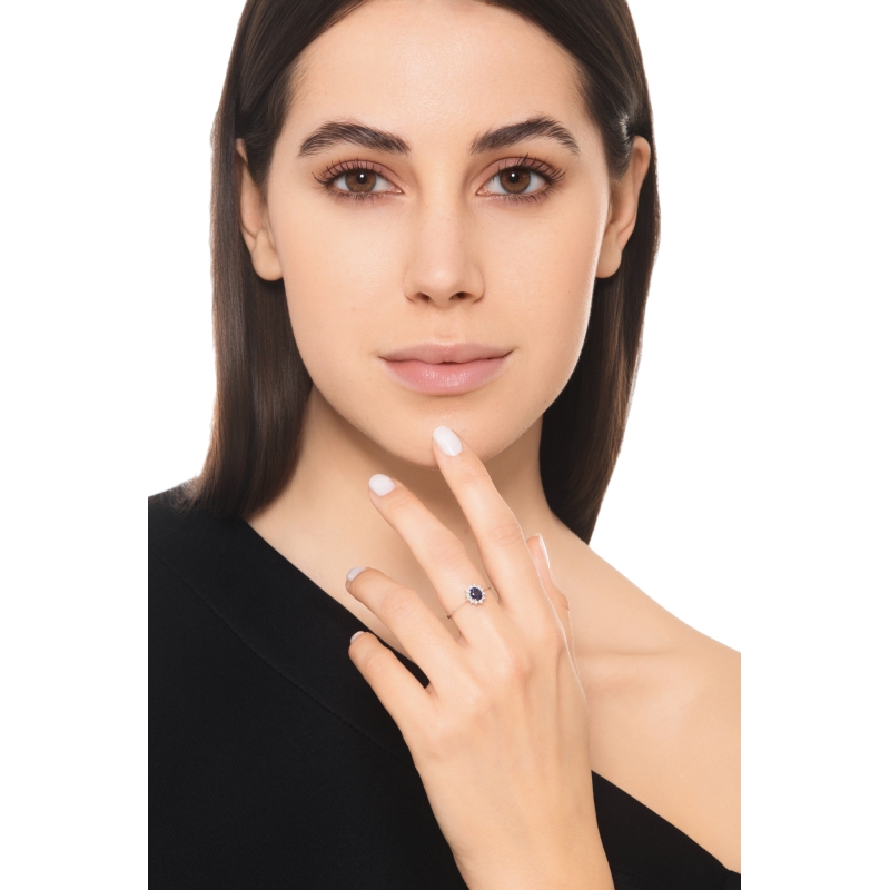 Bague en or blanc 18k avec saphir blue et diamants