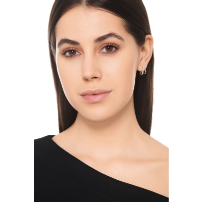 Boucles d’oreilles design en or blanc 18k avec rangée de diamants