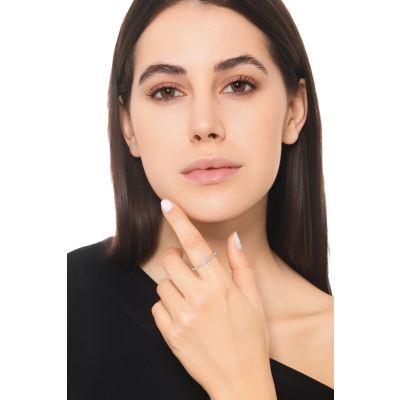 Bague en or blanc 18k avec insert en forme de croix et diamants