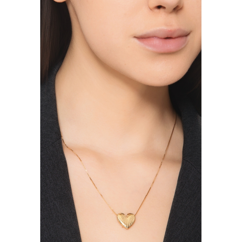 Collier en or jaune 18k avec pendentif cœur texturé