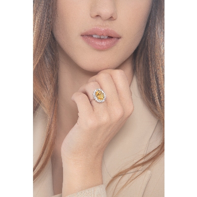 Bague en or blanc 750 avec citrine ovale et diamants