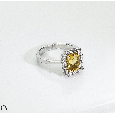 Bague en or blanc 18k avec citrine rectangulaire et diamants