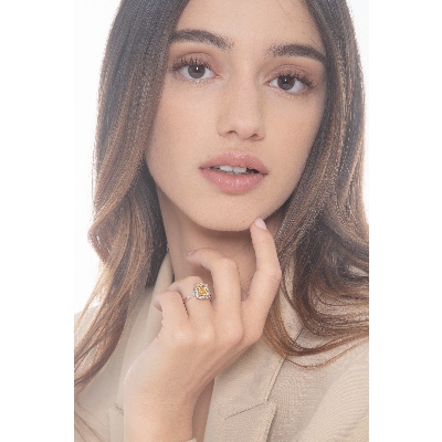 Bague en or blanc 18k avec citrine rectangulaire et diamants