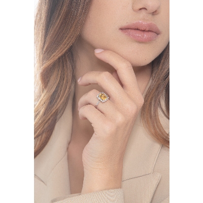 Bague en or blanc 18k avec citrine rectangulaire et diamants